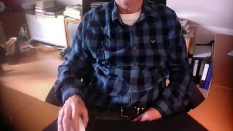 Snapshot of amor2200 chatting on 03-12-26, 08:20 Amor2200 online show from 03-12-26, 08:20