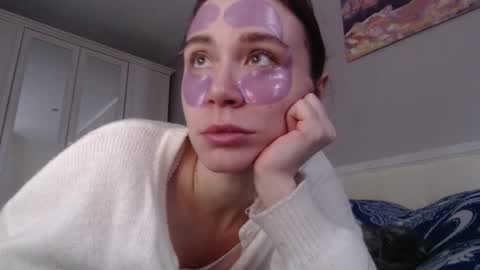 Snapshot of amoremeoww chatting on 12-17-25, 10:43 miss unforgettable online show from 12-17-25, 10:43