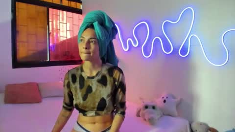 AmyEloise online show from 11-01-25, 07:05