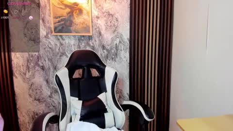 Snapshot of amy_innocent_ chatting on 10-09-25, 08:29 Amy online show from 10-09-25, 08:29