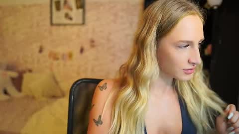 Snapshot of amy_johns_ chatting on 11-12-25, 09:10 amy_johns_ online show from 11-12-25, 09:10