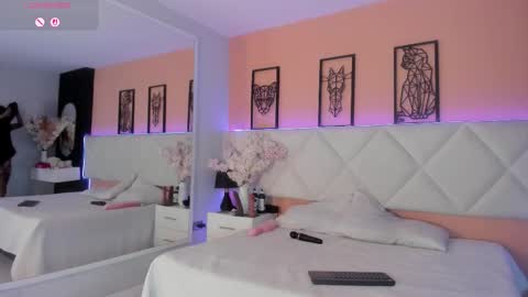 Snapshot of amy_miller2 chatting on 11-05-25, 06:41 Amy online show from 11-05-25, 06:41