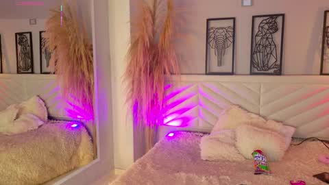 Snapshot of amy_miller2 chatting on 11-10-25, 08:52 Amy online show from 11-10-25, 08:52