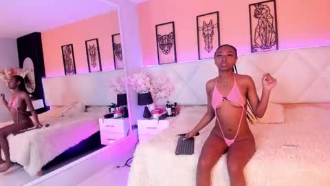 Snapshot of amy_miller2 chatting on 11-15-25, 07:21 Amy online show from 11-15-25, 07:21