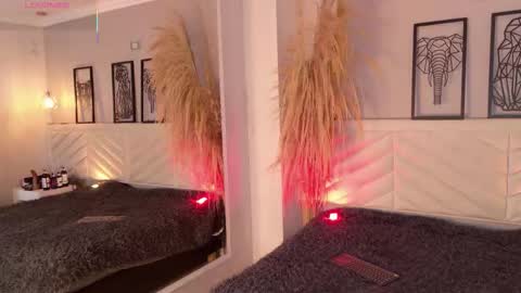 Snapshot of amy_miller2 chatting on 11-17-25, 07:19 Amy online show from 11-17-25, 07:19