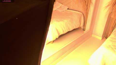 Snapshot of amy_miller2 chatting on 11-21-25, 08:40 Amy online show from 11-21-25, 08:40