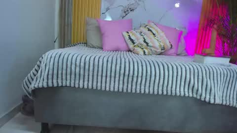 Snapshot of amy_rose01 chatting on 02-01-26, 05:39 Amy online show from 02-01-26, 05:39