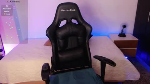 Mia Cristancho online show from 11-10-25, 10:09