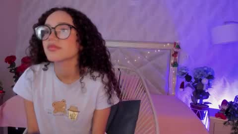 Snapshot of amy_sweetheat__ chatting on 11-29-25, 01:58 Amely online show from 11-29-25, 01:58