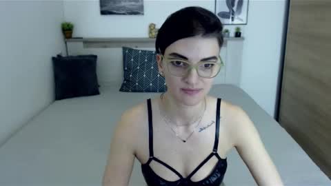 Snapshot of amylexy chatting on 01-06-25, 02:14 Hi there guys  My pleasure in your hands  pvt is open online show from 01-06-25, 02:14