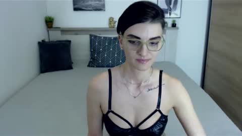 Snapshot of amylexy chatting on 01-06-25, 05:16 Hi there guys  My pleasure in your hands  pvt is open online show from 01-06-25, 05:16
