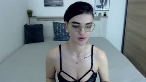 Snapshot of amylexy chatting on 01-07-25, 12:41 Hi there guys  My pleasure in your hands  pvt is open online show from 01-07-25, 12:41