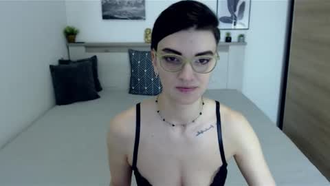 Snapshot of amylexy chatting on 01-22-25, 09:35 Hi there guys  My pleasure in your hands  pvt is open online show from 01-22-25, 09:35