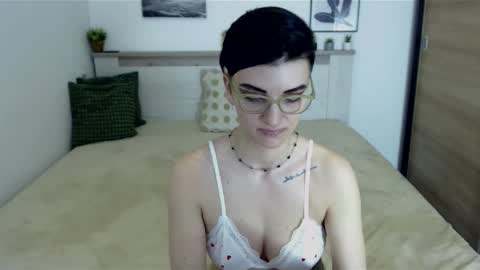 Snapshot of amylexy chatting on 03-08-25, 01:14 Hi there guys  My pleasure in your hands  pvt is open online show from 03-08-25, 01:14