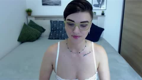 Snapshot of amylexy chatting on 09-28-25, 08:14 Hi there guys  My pleasure in your hands  pvt is open online show from 09-28-25, 08:14