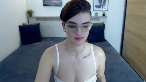 Snapshot of amylexy chatting on 11-22-25, 08:02 Hi there guys My pleasure in your hands pvt is open online show from 11-22-25, 08:02