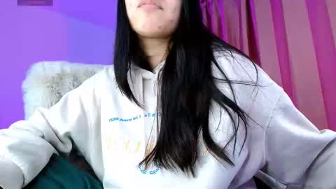 Snapshot of amyolimpo chatting on 11-12-25, 04:46 Amy ... Nice to meet u thumb up me please its important online show from 11-12-25, 04:46