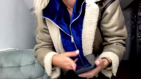 amyroberta92 online show from 01-28-25, 10:12