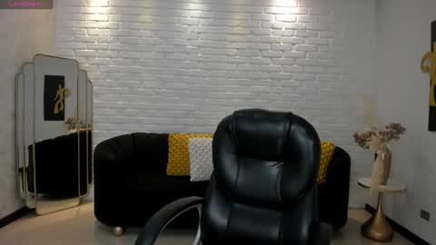 Snapshot of amywalker_ chatting on 01-23-25, 10:11 AMY WALKER online show from 01-23-25, 10:11