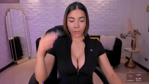 Snapshot of amywalker_ chatting on 01-26-25, 10:34 AMY WALKER online show from 01-26-25, 10:34