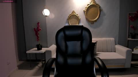 Snapshot of amywalker_ chatting on 02-07-25, 10:19 AMY WALKER online show from 02-07-25, 10:19