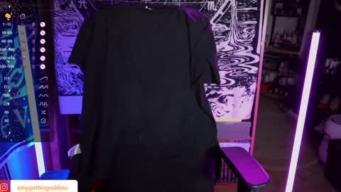 Snapshot of amywhitenessxx chatting on 01-22-25, 05:38 Amy switch Goddess divine Mistress online show from 01-22-25, 05:38