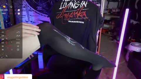 Snapshot of amywhitenessxx chatting on 02-15-25, 02:44 Amy switch Goddess divine Mistress online show from 02-15-25, 02:44