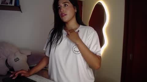 Ana online show from 10-26-25, 02:17