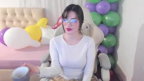 Im anna but you can call me as you want online show from 10-21-25, 10:21