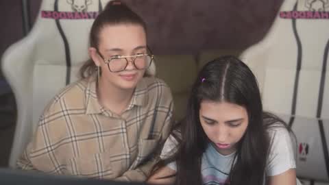 Sweet girls online show from 03-01-26, 11:23