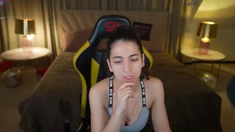 Snapshot of anabel2054 chatting on 03-23-26, 07:40 Sweet girls online show from 03-23-26, 07:40