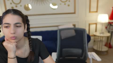 Snapshot of anabel2054 chatting on 04-12-26, 10:20 Sweet girls online show from 04-12-26, 10:20