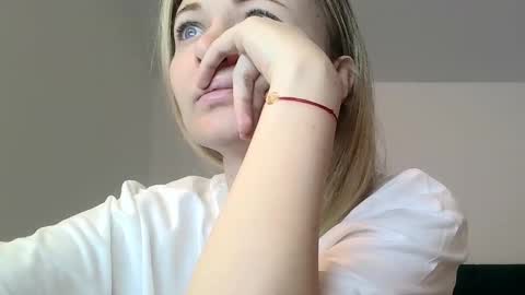 Snapshot of anabellaana11 chatting on 03-10-25, 02:39 anabellaana11 online show from 03-10-25, 02:39