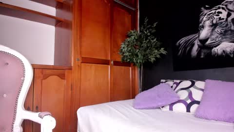 Anahi online show from 12-30-24, 03:14