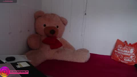 Snapshot of anahibrowns95 chatting on 10-30-25, 08:09 Anahi Browns online show from 10-30-25, 08:09