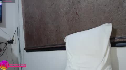 Snapshot of anahibrowns95 chatting on 11-20-25, 09:14 Anahi Browns online show from 11-20-25, 09:14