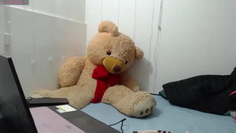 Snapshot of anahibrowns95 chatting on 12-04-25, 11:24 Anahi Browns online show from 12-04-25, 11:24