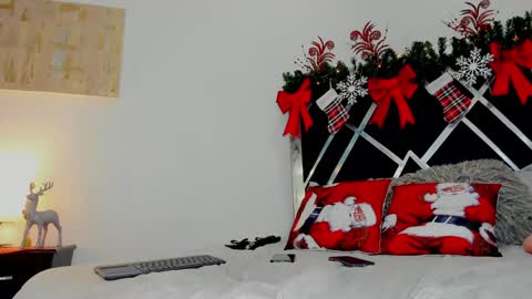 Snapshot of anahidolls chatting on 12-23-24, 04:17 Anah online show from 12-23-24, 04:17