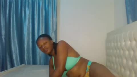 Snapshot of analeia_ chatting on 02-13-25, 02:12 Analeia online show from 02-13-25, 02:12