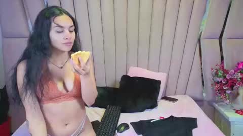 AbbyAndAntonela online show from 12-15-25, 11:58