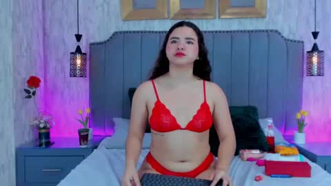 Mia online show from 02-21-25, 11:21
