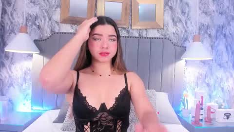 Mia online show from 09-19-25, 12:17