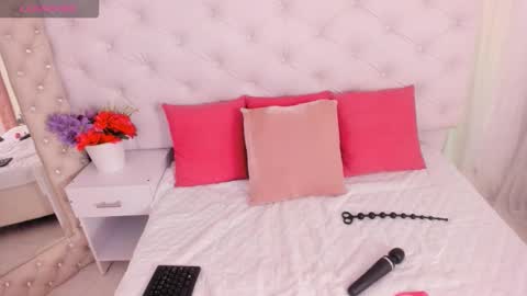 anchela garcia online show from 10-11-25, 01:20