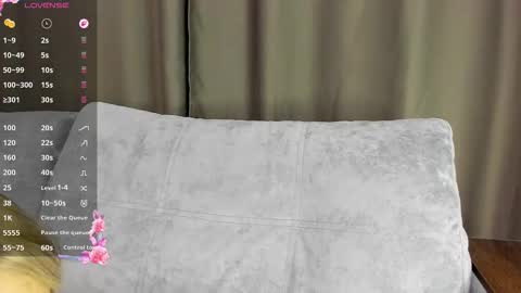 Snapshot of and1sa chatting on 10-21-25, 08:42 Andisa online show from 10-21-25, 08:42