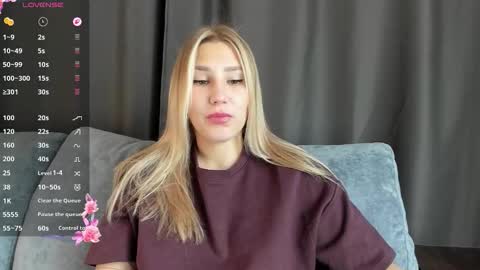 Snapshot of and1sa chatting on 10-22-25, 08:47 Andisa online show from 10-22-25, 08:47