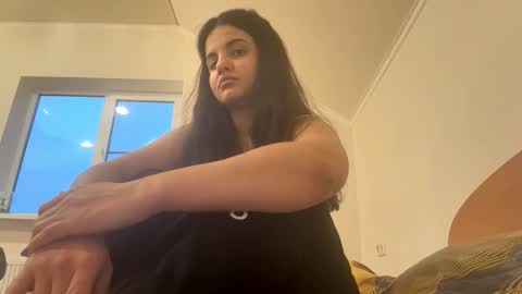 Snapshot of andrafendt chatting on 11-16-25, 02:00 Viola online show from 11-16-25, 02:00