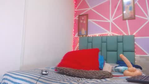 andrea ospina1 online show from 01-15-25, 03:29