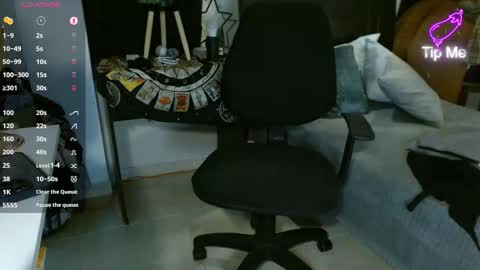 Snapshot of andreewwolffman chatting on 02-23-26, 04:15 Andrew online show from 02-23-26, 04:15