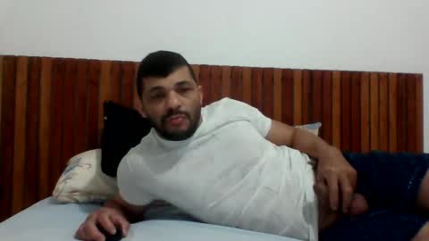 Snapshot of andreloko123 chatting on 11-25-25, 01:27 andreloko123 online show from 11-25-25, 01:27