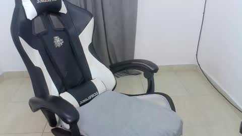 andres180950734 online show from 10-25-25, 11:29